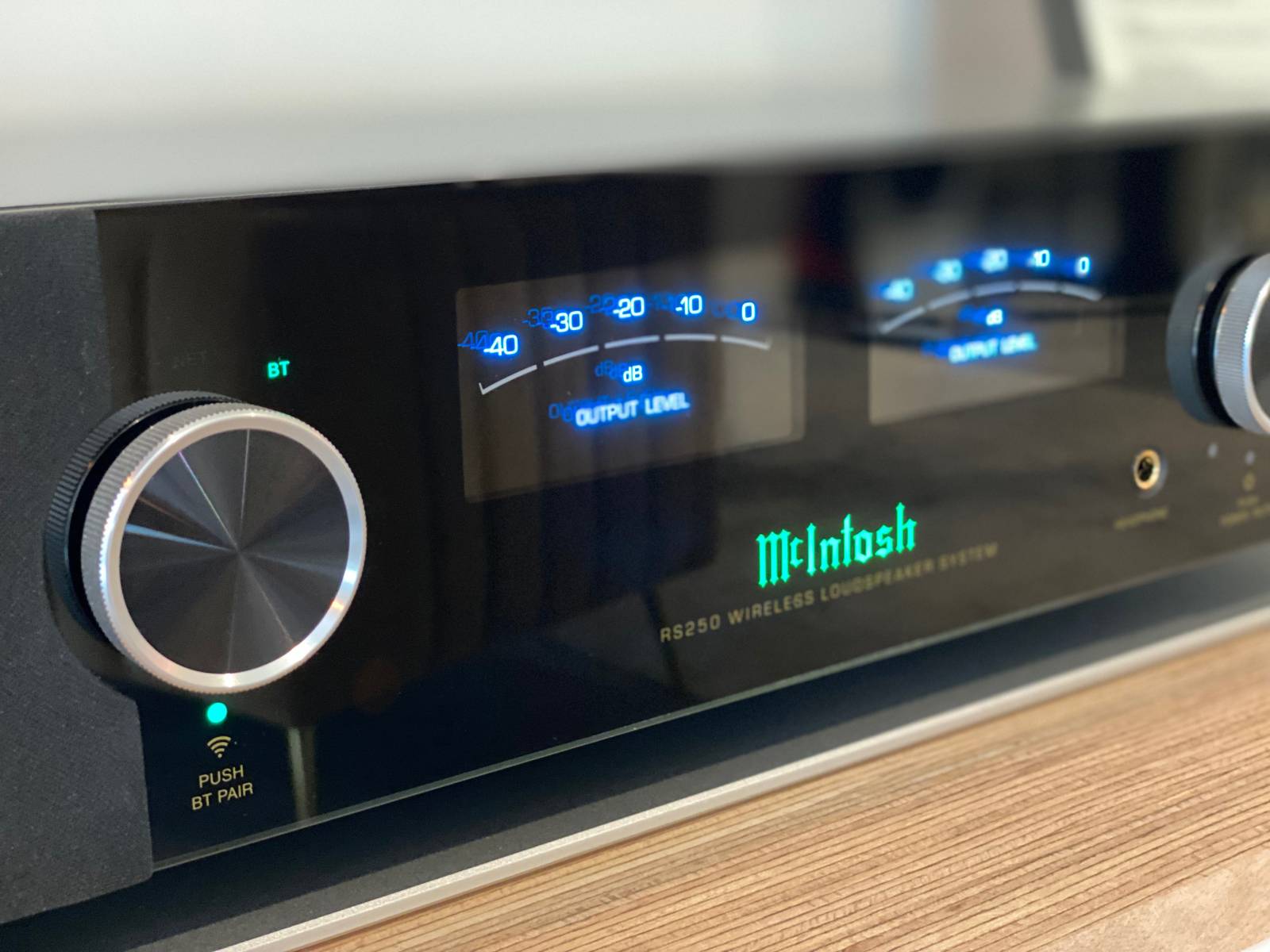 Enceinte connectée RS250 de McIntosh chez Audio&Cie près de Montpellier, Hérault 34
